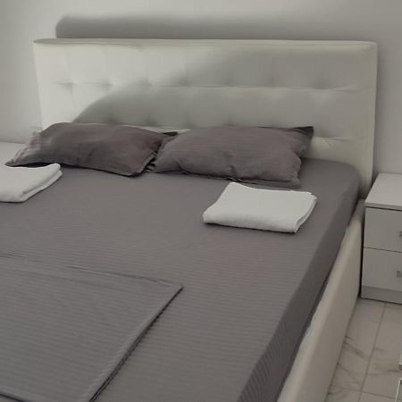Golem Apartment Luaran gambar