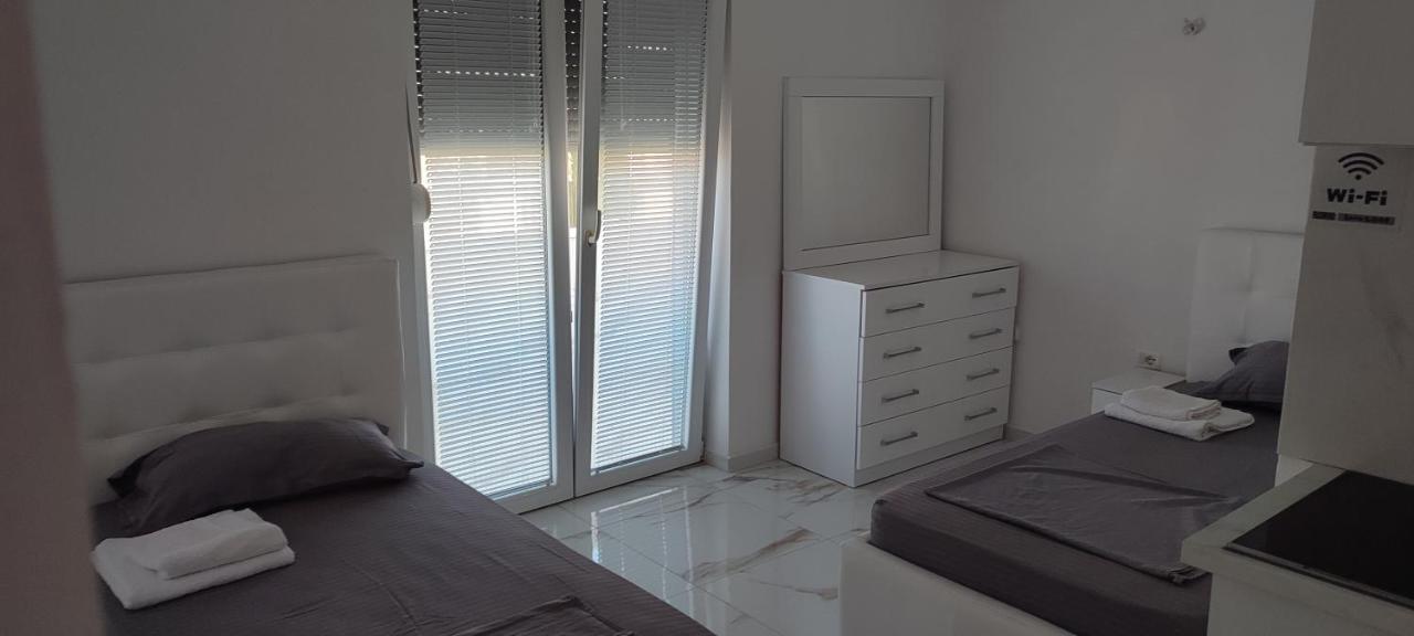 Golem Apartment Luaran gambar