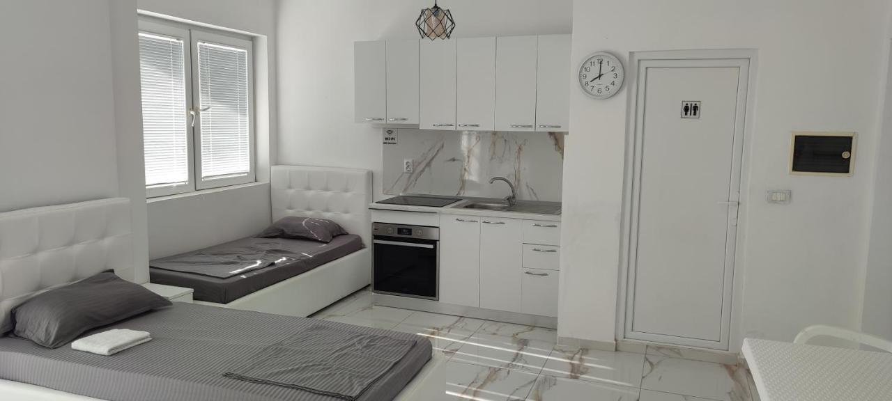 Golem Apartment Luaran gambar