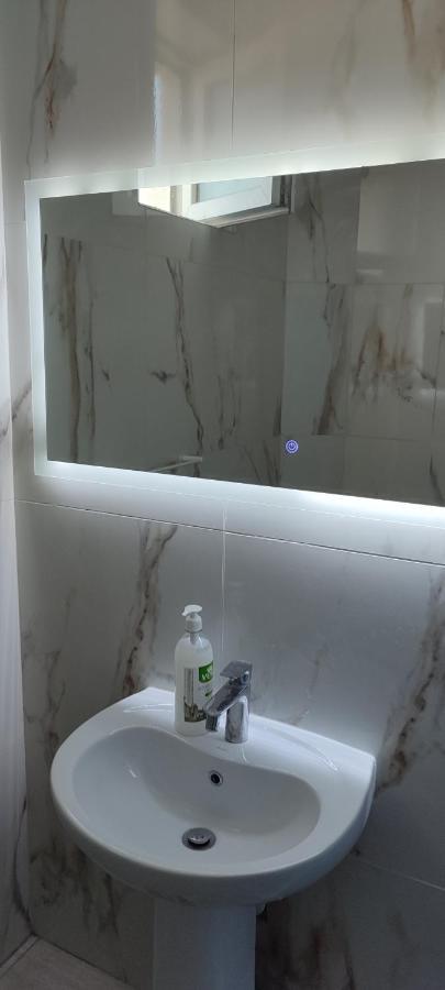 Golem Apartment Luaran gambar