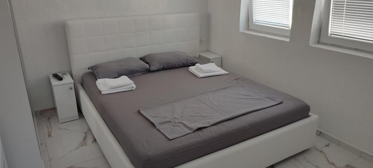 Golem Apartment Luaran gambar