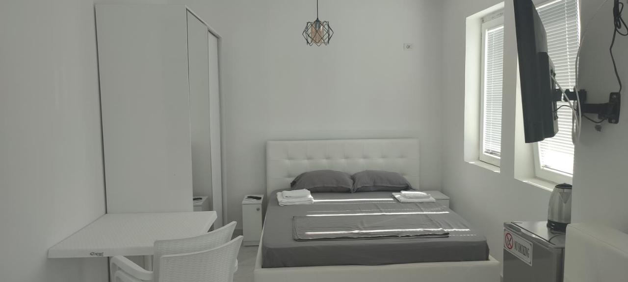 Golem Apartment Luaran gambar