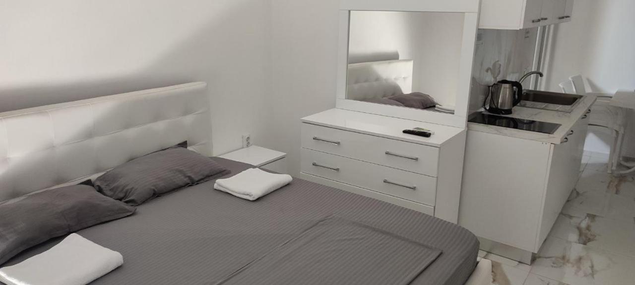 Golem Apartment Luaran gambar