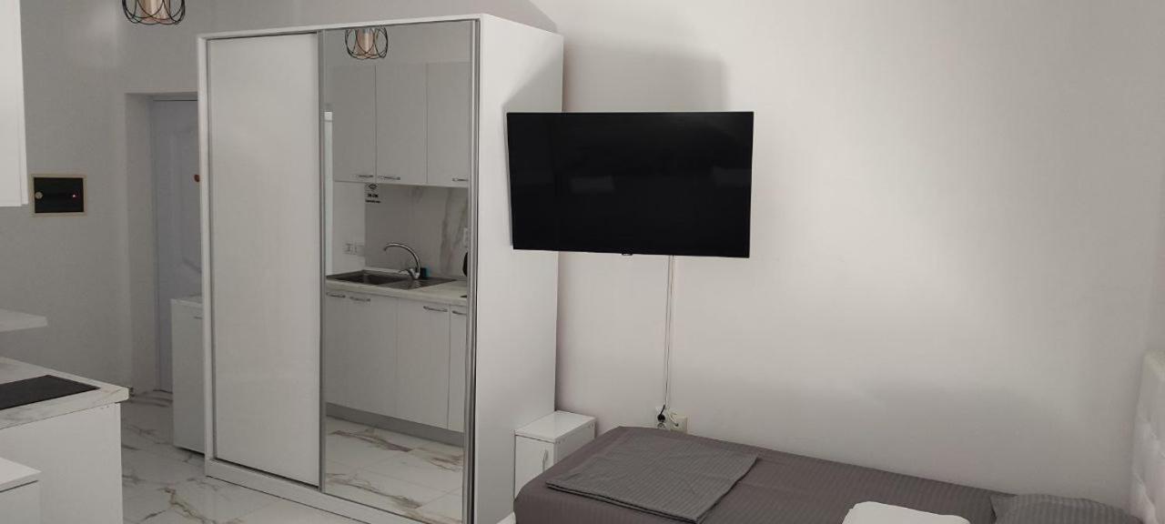 Golem Apartment Luaran gambar