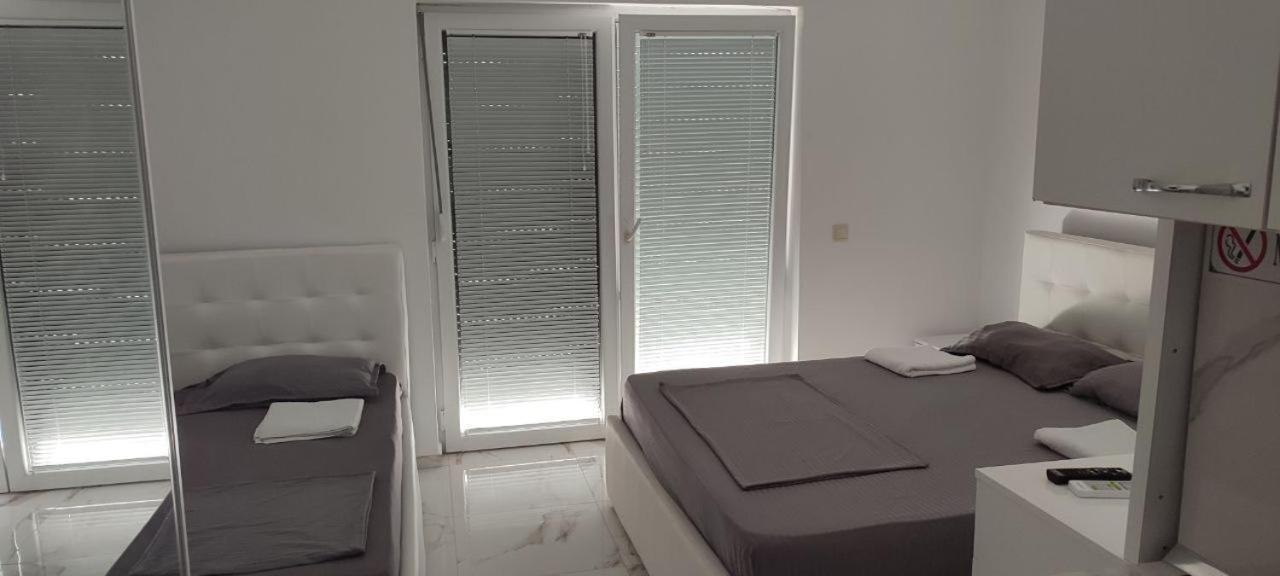 Golem Apartment Luaran gambar