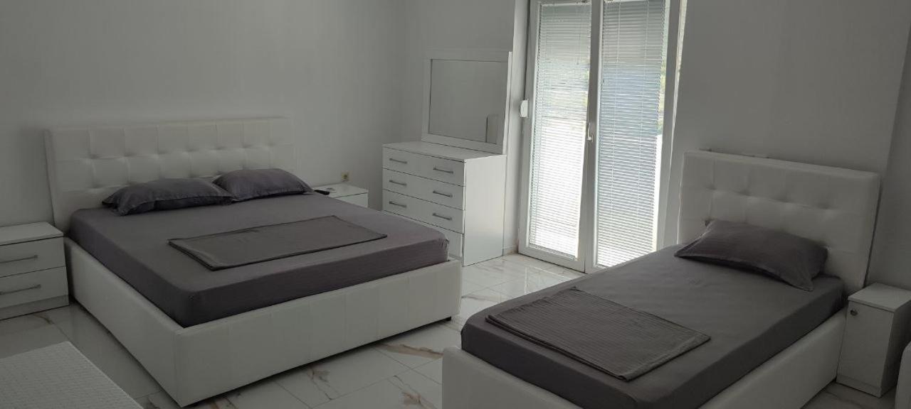 Golem Apartment Luaran gambar