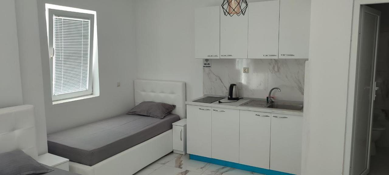 Golem Apartment Luaran gambar