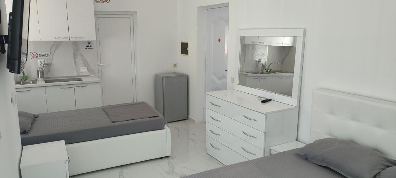 Golem Apartment Luaran gambar