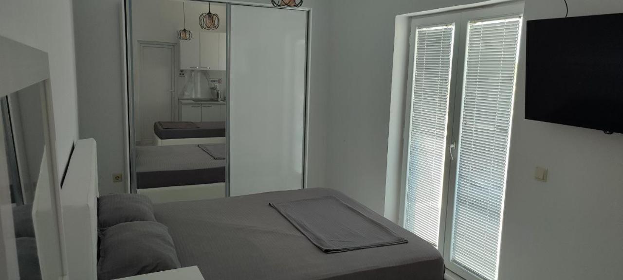 Golem Apartment Luaran gambar