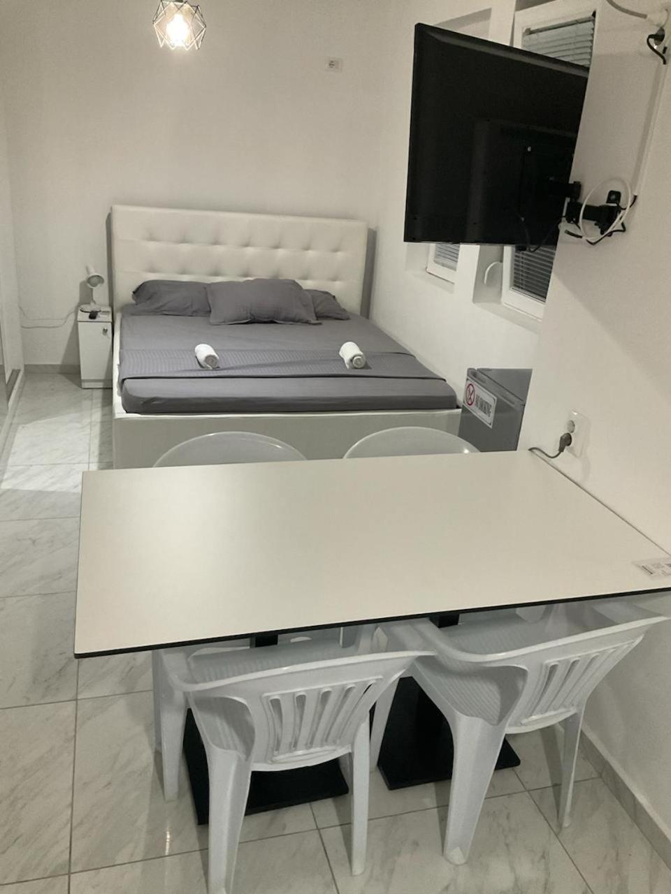 Golem Apartment Luaran gambar