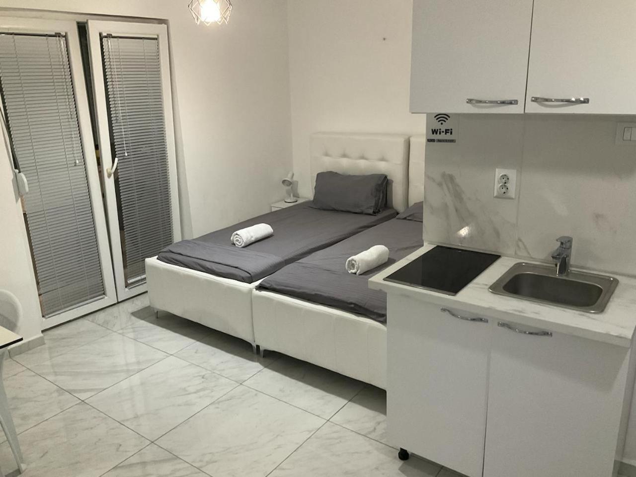 Golem Apartment Luaran gambar
